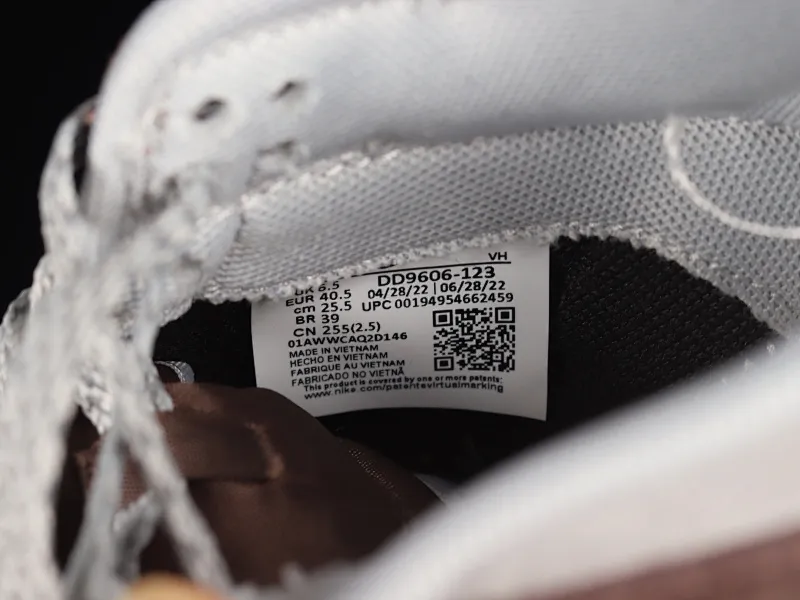 All Categories Nk SB Dunk Series Nk SB Dunk Low Low-top sneakers Otomo Katsuhiro x Nk SB Dunk Low "Steamboy OST" Creative customization collaboration Otomo Katsuhiro co-branded SB low-top sports and leisure sneakers DD9606-123